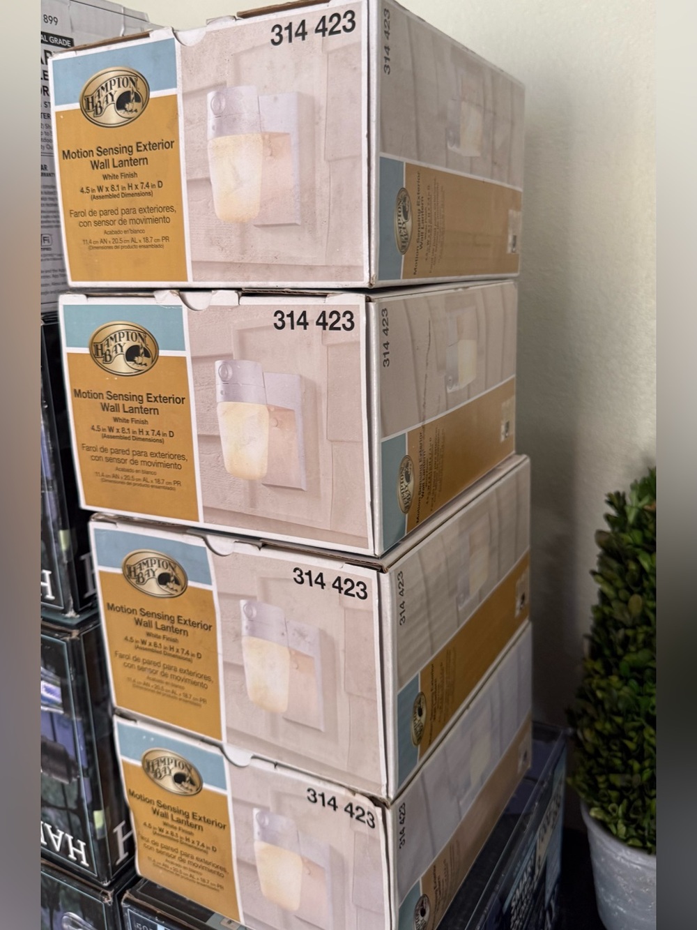HAMPTON BAY 💡MOTION SENSING EXTERIOR WALL LANTERN💡 WHITE FINISH 🌟NIB🌟 - Picture 7 of 9